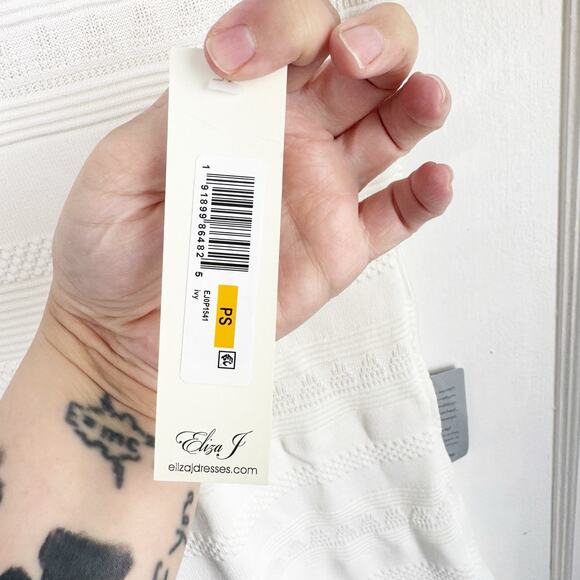 Eliza J Pointelle Knit Ruffle Hem Dress Ivory Petite Size Small NEW Textured - Picture 13 of 16